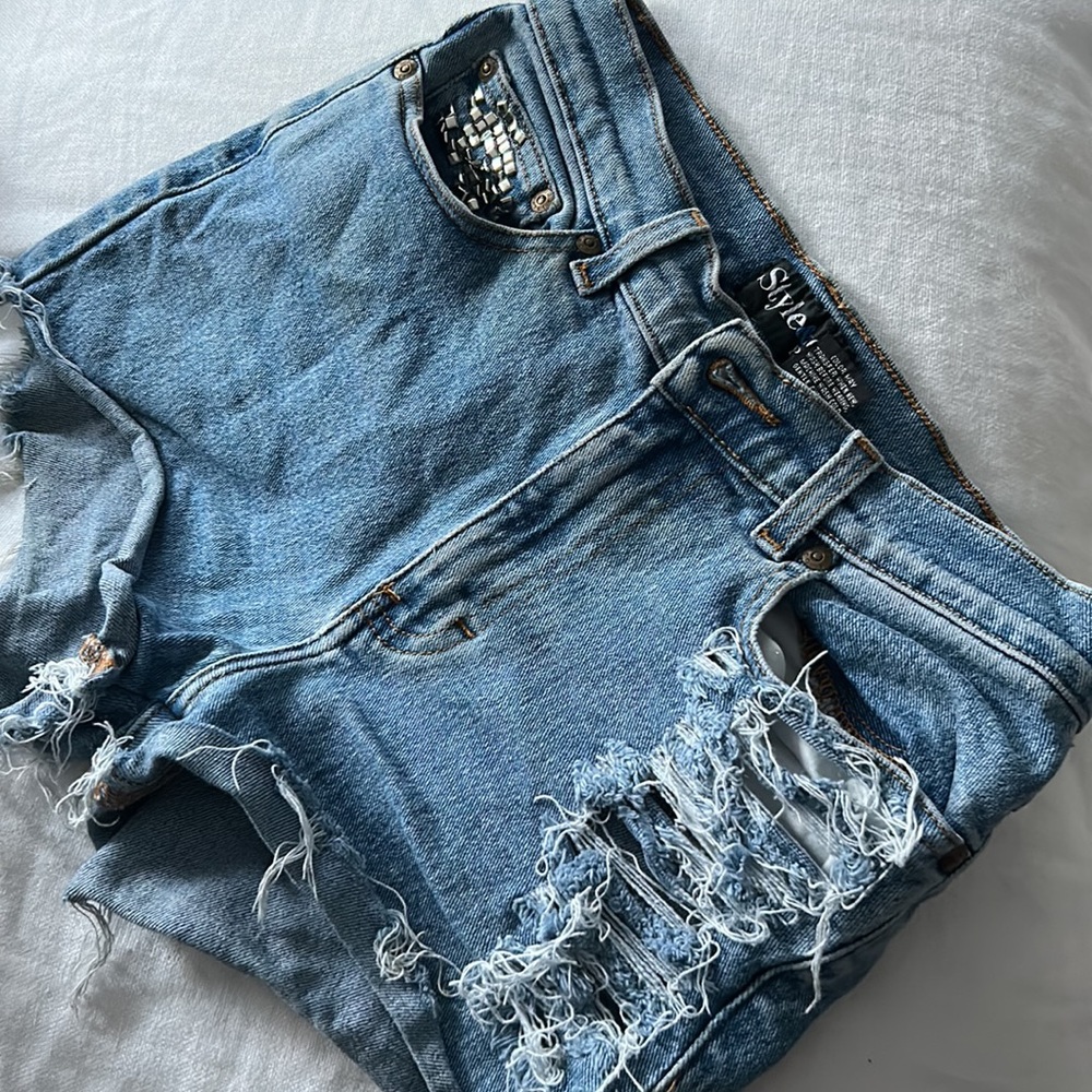 Style & Co Denim Studded Shorts Size 4 - Picture 2 of 5